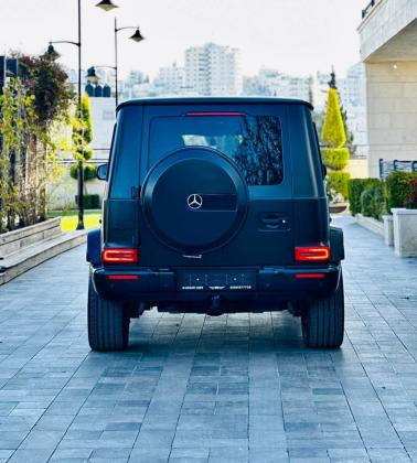 ايجار مرسيدس G63 الأسطورية: فخامة وأداء يخطف الأنظار مع سائقك الشخصي.