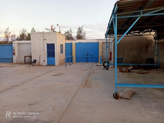 مصنع 850م مبنى 3 ادوار 600  ببرج العرب