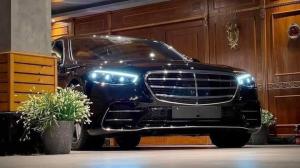 إيجار مرسيدس S500 بالسائق: وصول ملكي ومغادرة أنيقة لكل رح