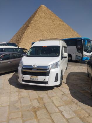 إيجار تويوتا هايس بالسائق: سائقون ذوو خبرة ودراية تامة بالطرق.