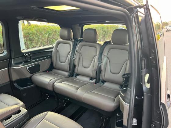 إيجار مرسيدس فيانو بالسائق... الأناقة والرحابة لكل المناسبات الرسمية.