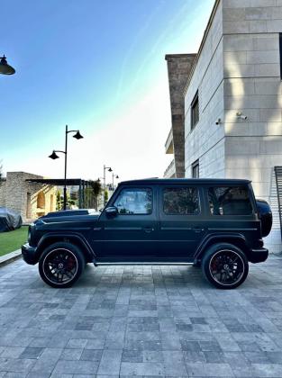 احجز سيارة النخبة G-Wagon: وصول مبهر وأناقة لا توصف بالسائق الخاص.