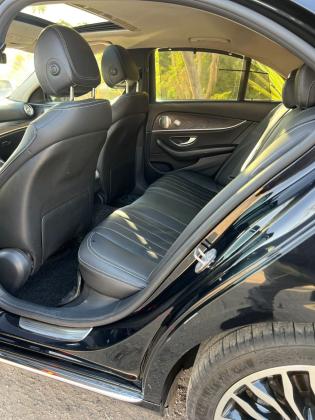 احجز سيارتك مرسيدس E200 بالسائق لليموزين المطار والمناسبات الرسمية الفاخرة.