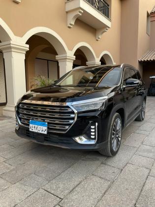 إيجار جيتور X90 بالسائق لاستقبال المطار الفاخر مع توفير في السعر.