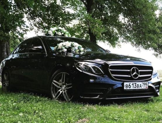إيجار سيارات مرسيدس فاخرة لحفلات الزفاف والمناسبات