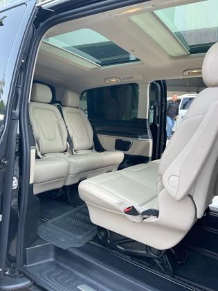 إيجار مرسيدس فيانو بالسائق... احجز سيارتك الآن واستمتع بخدمة النقل الأمثل.