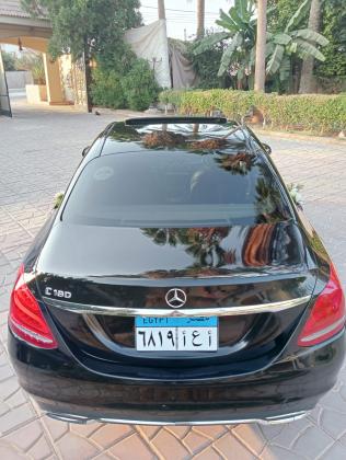 إيجار مرسيدس C180 الأنيقة لرحلاتك اليومية بالسائق والمطار - فخامة اقتصادية بسعر منافس.