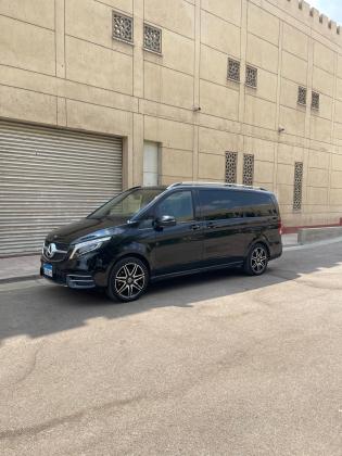 إيجار مرسيدس V-Class 2024 بالسائق | خدمة ليموزين VIP للمطار والسفر