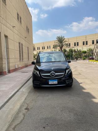 إيجار مرسيدس V-Class 2024 بالسائق | خدمة ليموزين VIP للمطار والسفر