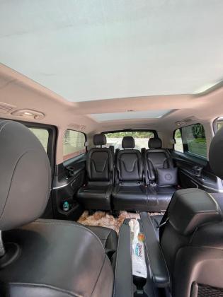 إيجار مرسيدس V-Class 2024 بالسائق | خدمة ليموزين VIP للمطار والسفر