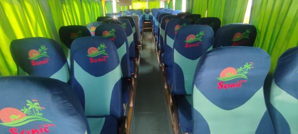 إيجار مرسيدس باص 50 راكب بالسائق لنقل الأفواج السياحية الضخمة من صالة المطار.