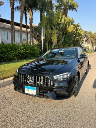 إيجار مرسيدس E200 بالسائق، الرفاهية والأمان في سيارة واحدة تحت تصرفك.