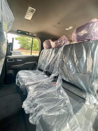 ايجار تويوتا لاندكروزر بالسائق لرحلات فاخرة وقوية