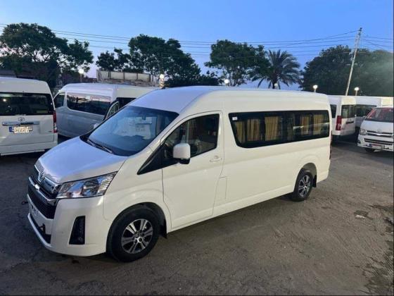 ميكروباص هاي اس 13 راكب للإيجار – الحل الأمثل لنقل العائلات والرحلات الصغيرة