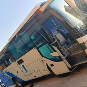 أتوبيس 33 راكب للإيجار اليومي - نقل مريح وآمن