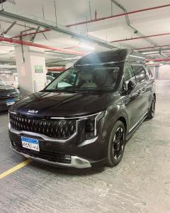 إيجار كيا كرنفال 7 راكب بالسائق | الفان العائلي الأحدث ب