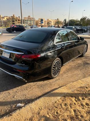 احجز الآن مرسيدس E200 بالسائق لإطلالة راقية في المطار مع خصومات تصل إلى 15%.