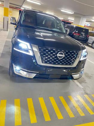 نوفر لك نيسان باترول الأنيقة مع سائق بانتظارك في المطار لرحلة لا تُنسى.