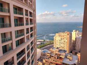 سكن مفروش فاخر بإطلالة بحر مباشرة في سان ستيفانو – الف